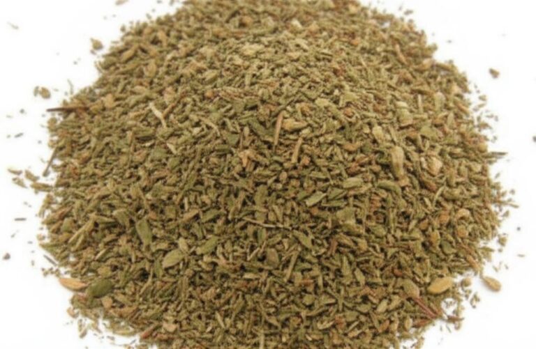 Primer plano de albahaca seca.